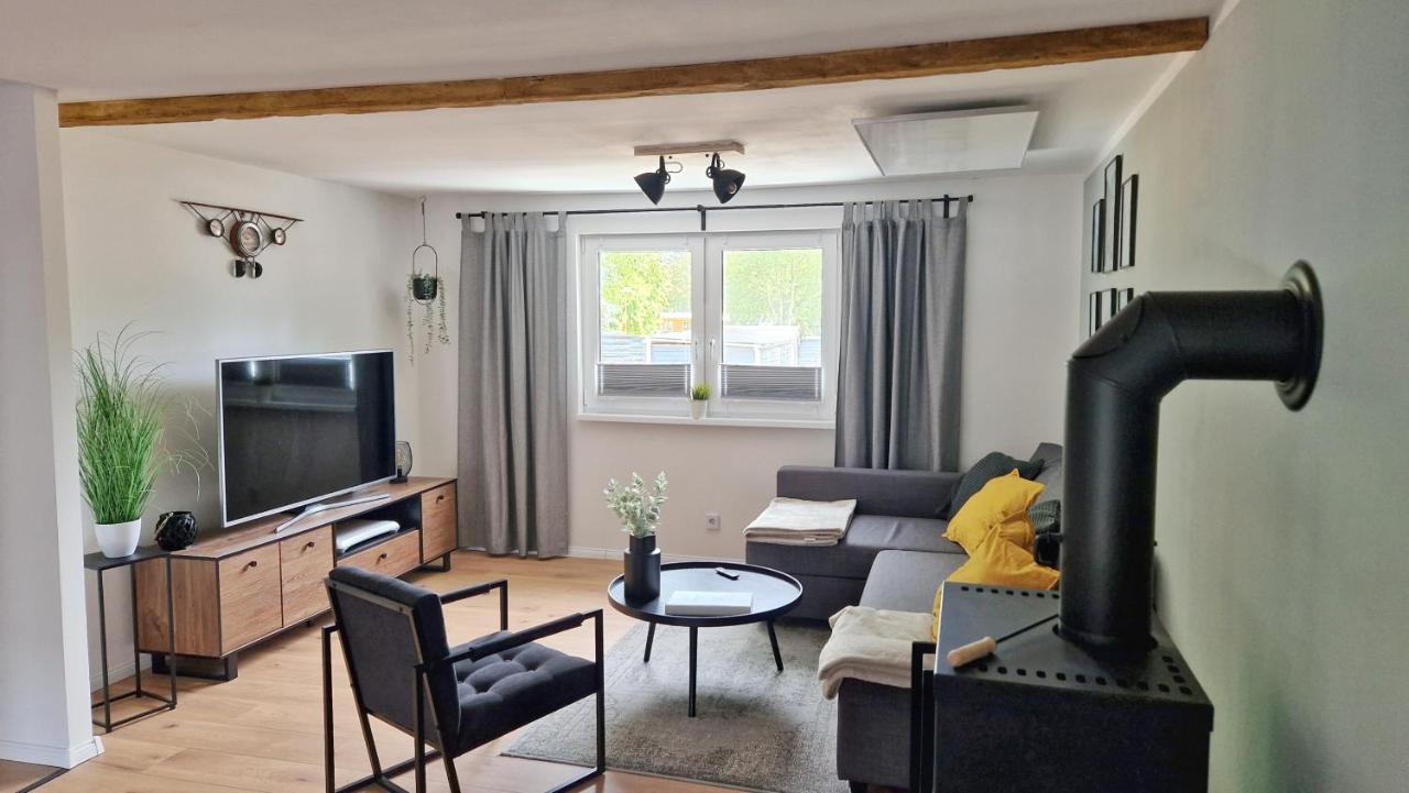 Ferienhaus Seeoase - 70Qm - Kamin -Terrassen - Parkplatz - Badestelle Fusslaeufig Joachimsthal Bagian luar foto